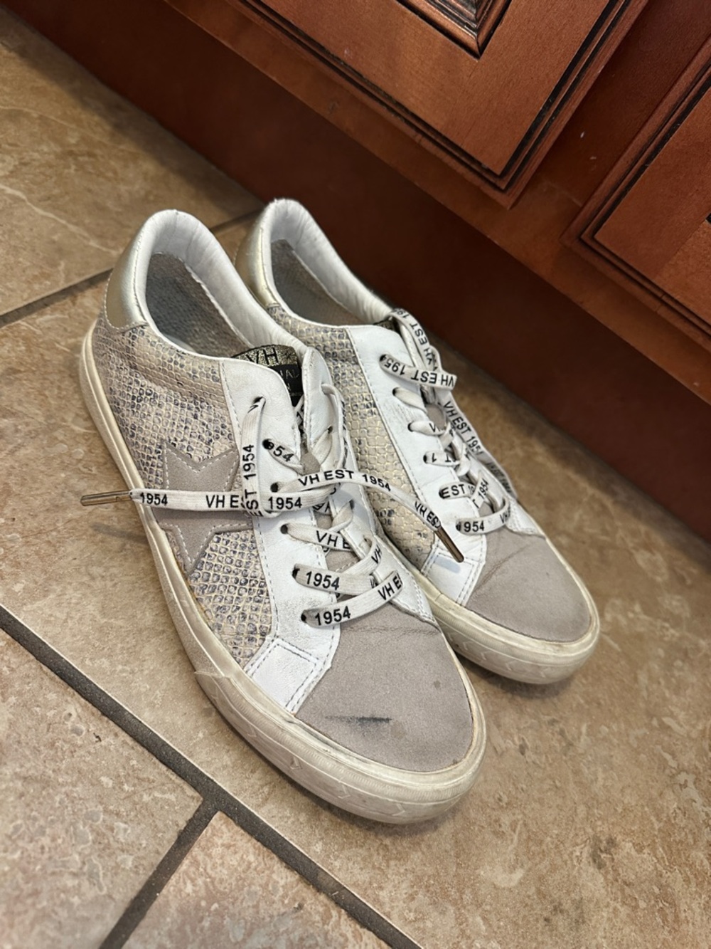 Vintage Havana White and Silver Low-Top Sneakers